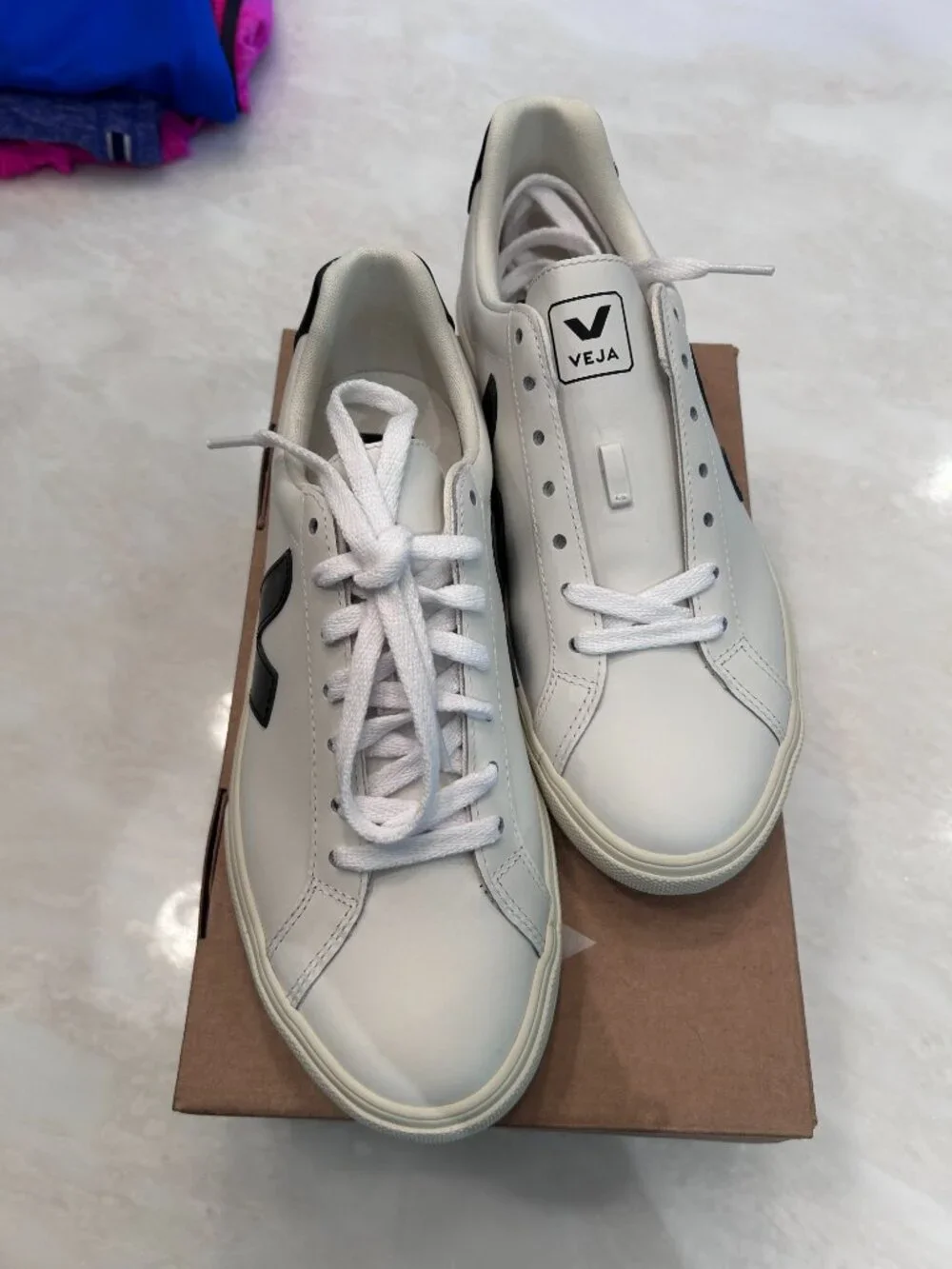 (NWT) Veja Esplar Leather White/Black Sneakers US Size 9 (Brand New, Never Worn)